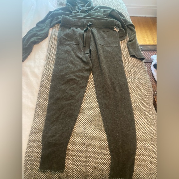 Naadam cashmere jumpsuit size XS. - Picture 5 of 6